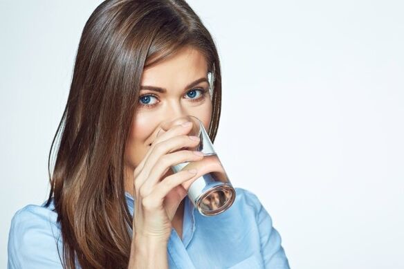 Utilizarea apei pure este o condiție prealabilă pentru ieșirea din dieta cu hrișcă. 