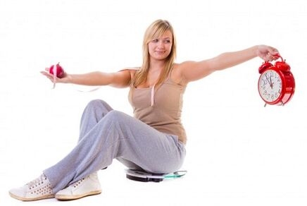 O fată care vrea să slăbească mănâncă sănătos și conform unui regim