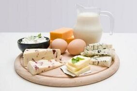 Ouă, lactate cu conținut scăzut de grăsimi și produse lactate fermentate pentru o dietă cu proteine